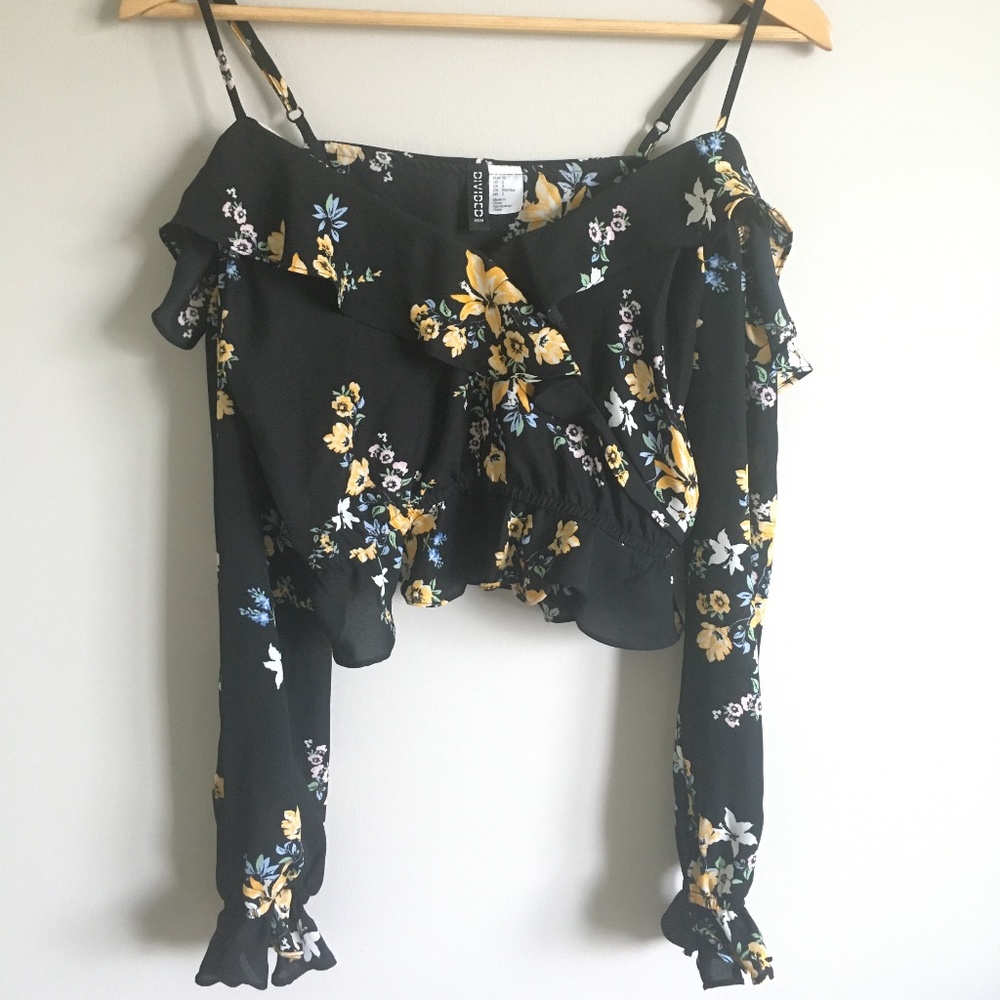 BUNDLE ME✨COLD SHOULDER RUFFLE TOP - Picture 2 of 9